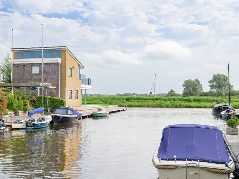 Ferienhaus Friesland mit Boot